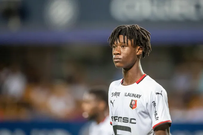 Eduardo Camavinga could be in line for a new contract, according to Goal.com, which will see the midfielder stay at Rennes for another season - Bóng Đá