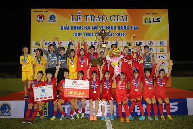 Phong Phú Hà Nam làm nên lịch sử - Bóng Đá