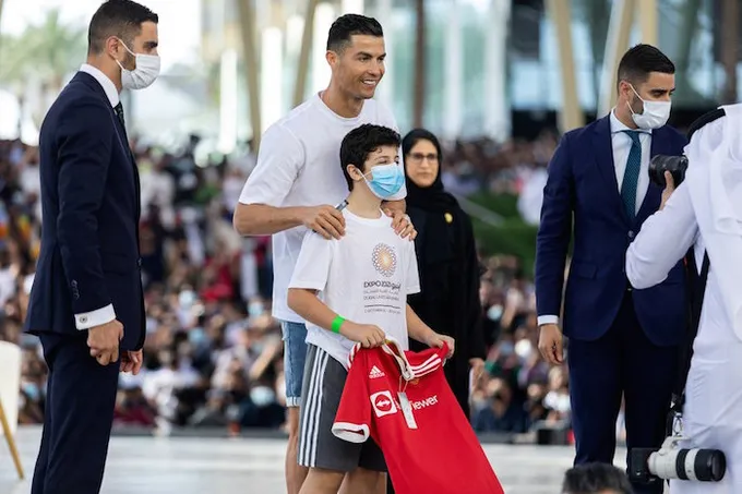 Ronaldo nhận giải thưởng ở Dubai - Bóng Đá