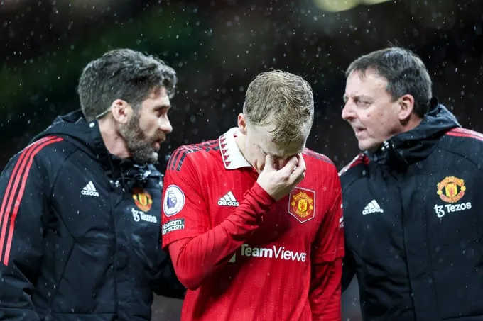 Erik ten Hag is ‘convinced’ that Donny van de Beek is capable of going on to become a success - Bóng Đá
