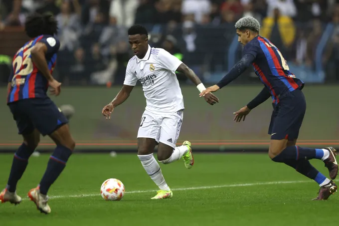 Barca vs Real Madrid: Vinicius đối đầu núi lửa Camp Nou - Bóng Đá