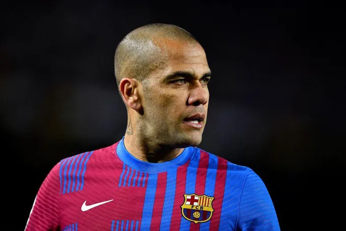 Xavi lên tiếng về tương lai của Dani Alves tại Barca - Bóng Đá