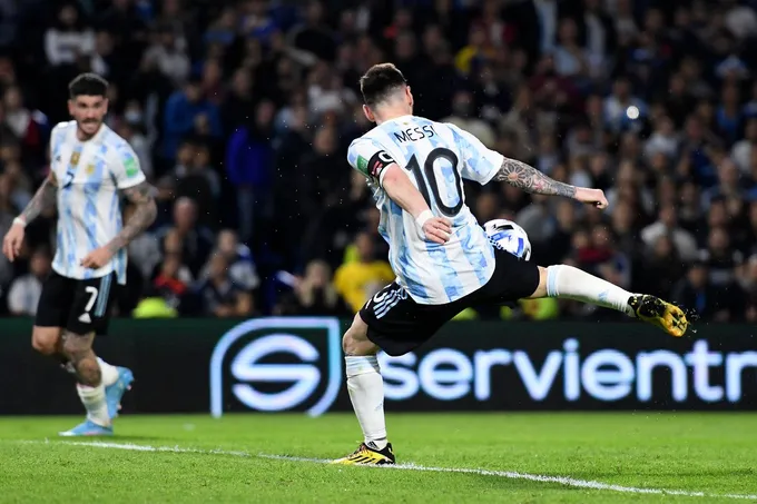 Messi giúp Argentina thắng Venezuela 3-0 - Bóng Đá