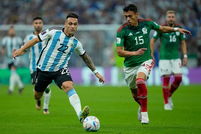 Khoảnh khắc thiên tài của Messi cứu Argentina - Bóng Đá