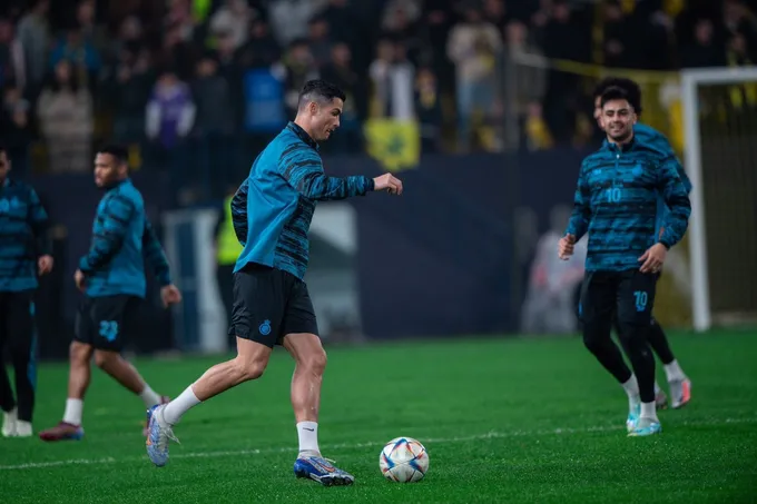 Buổi tập đầu tiên của Ronaldo với Al Nassr - Bóng Đá