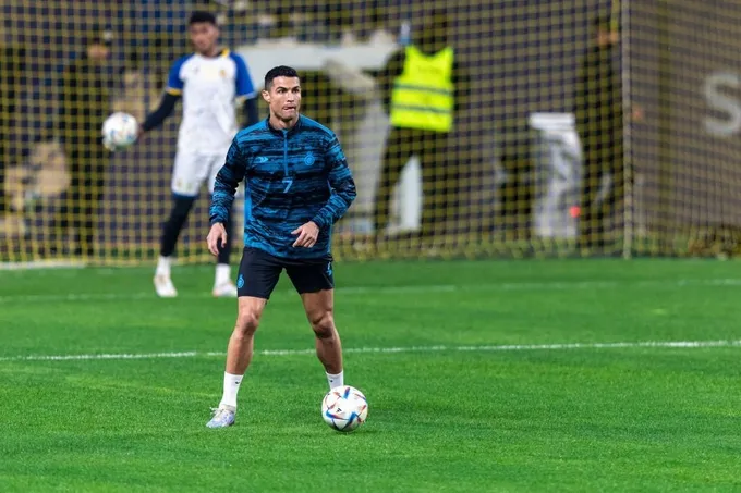 Buổi tập đầu tiên của Ronaldo với Al Nassr - Bóng Đá