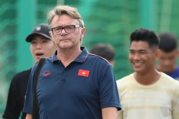 Philippe Troussier: Hài hước, nóng tính và cách thu phục quân - Bóng Đá