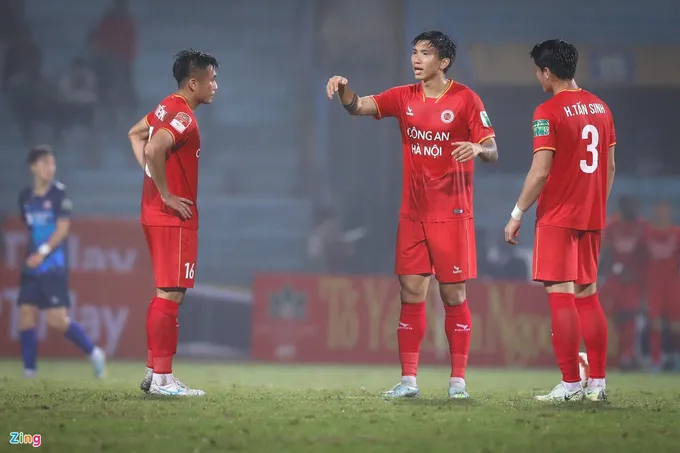 Cầu thủ Việt kiều không may gặp Văn Hậu ngày ra mắt V.League - Bóng Đá