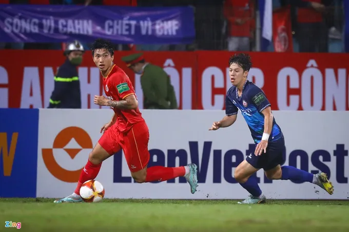 Cầu thủ Việt kiều không may gặp Văn Hậu ngày ra mắt V.League - Bóng Đá