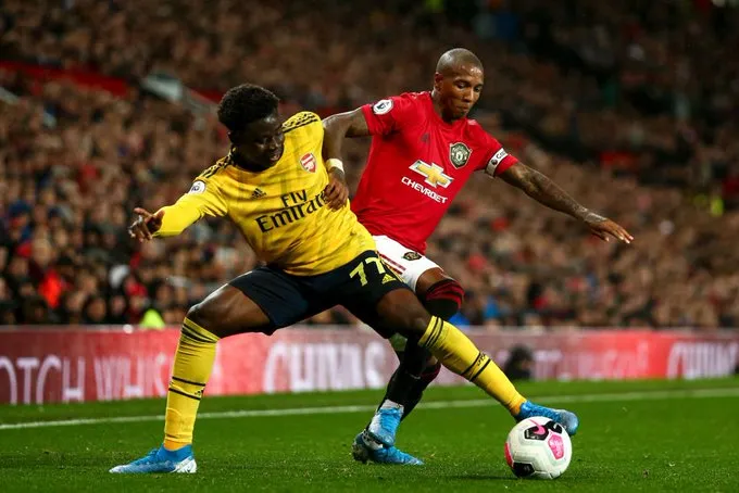 Đối mặt với Man Utd, kỷ lục gia của Arsenal chơi thế nào? - Bóng Đá