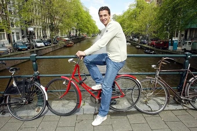 Ibrahimovic - từ đôi chân đầy sẹo đến ngôi nhà trong mơ - Bóng Đá