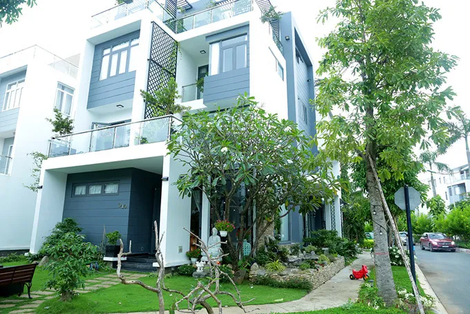 quach-thanh-danh-dua-vo-con-ve-viet-nam-10