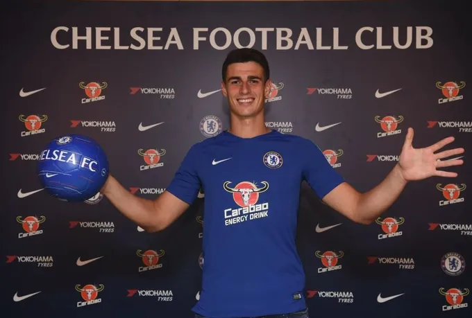 Kepa Arrizabalaga rạng rỡ khoe áo đấu Chelsea - Bóng Đá