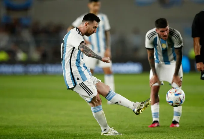 Messi làm HLV tuyển Argentina bật khóc - Bóng Đá