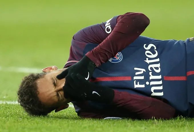 Neymar trở về quê nhà Brazil điều trị chấn thương - Bóng Đá