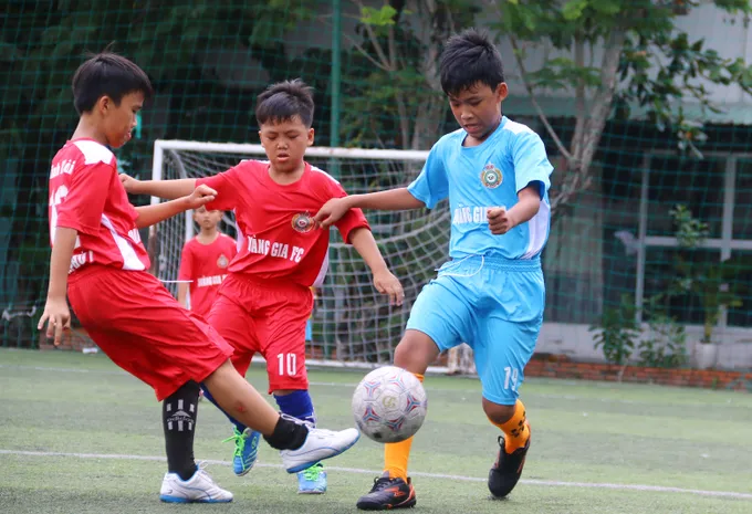 U10 Bình Thạnh, U13 Tân Phú vô địch giải bóng đá Hoàng Gia 2018 - Bóng Đá