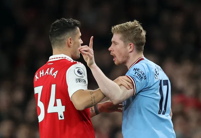 De Bruyne nổi cáu, chỉ mặt HLV Arteta - Bóng Đá