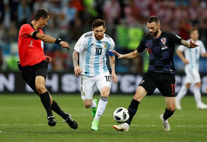 Chẳng bất ngờ khi Messi bế tắc - Bóng Đá
