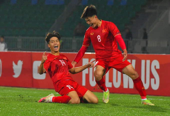 HLV Philippe Troussier triệu tập dàn sao U20 lên U23 Việt Nam - Bóng Đá