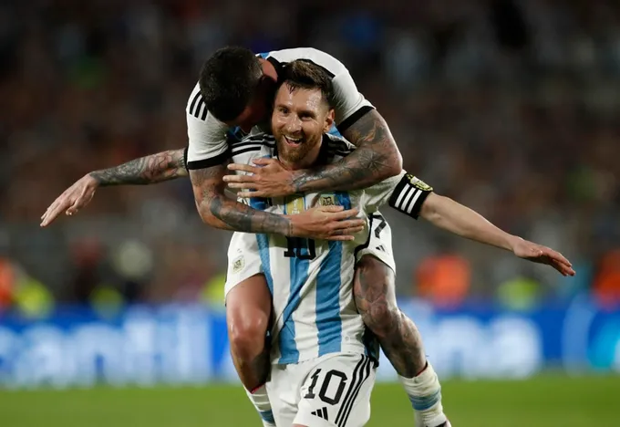 Messi làm HLV tuyển Argentina bật khóc - Bóng Đá