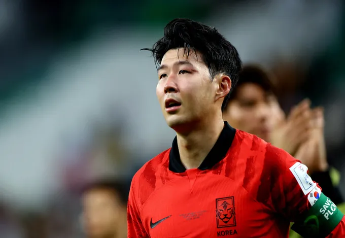 Son Heung-min khóc quá nhiều - Bóng Đá