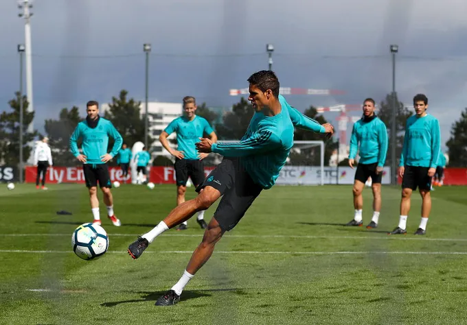 ẢNH TẬP REAL MADRID - Bóng Đá