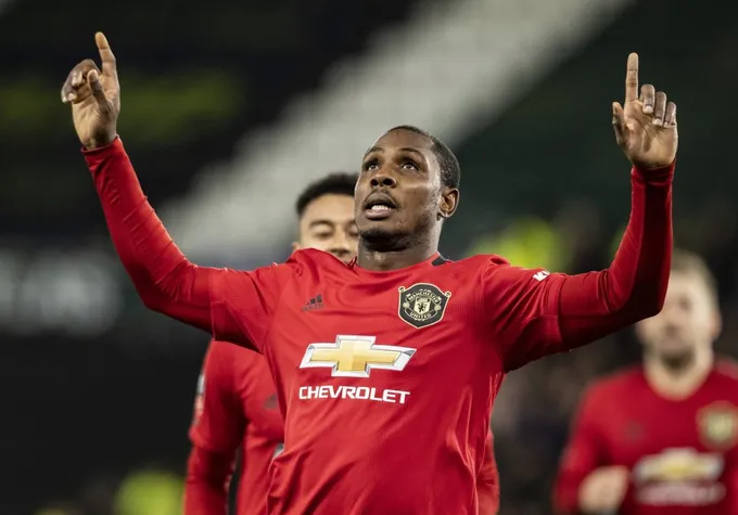 Man Utd thua lỗ 1 tỷ bảng vì COVID-19, CĐV Man City hả hê mỉa mai - Bóng Đá
