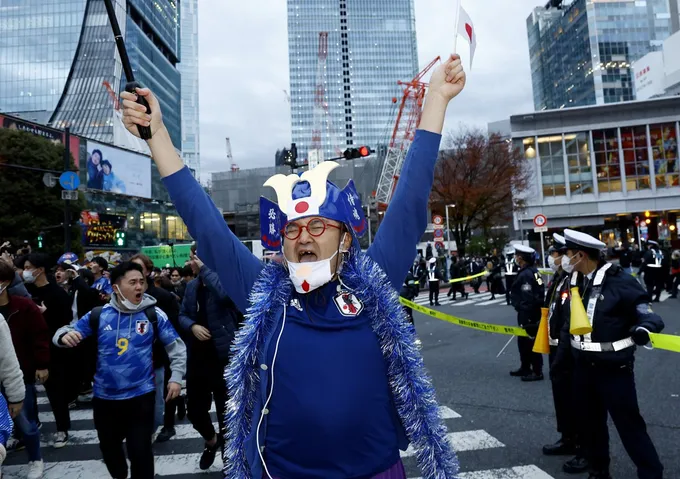 Tokyo vỡ òa vì chiến tích của tuyển Nhật Bản - Bóng Đá