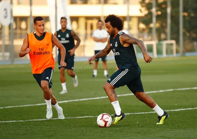 Ai cần Ronaldo? 'Tiểu Neymar' ghi siêu phẩm trên sân tập Real - Bóng Đá