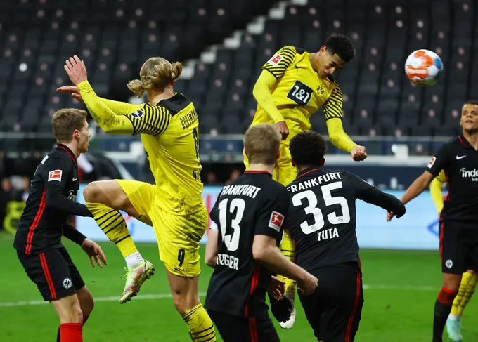 Dortmund thắng ngược Frankfurt dù bị dẫn 2-0 - Bóng Đá