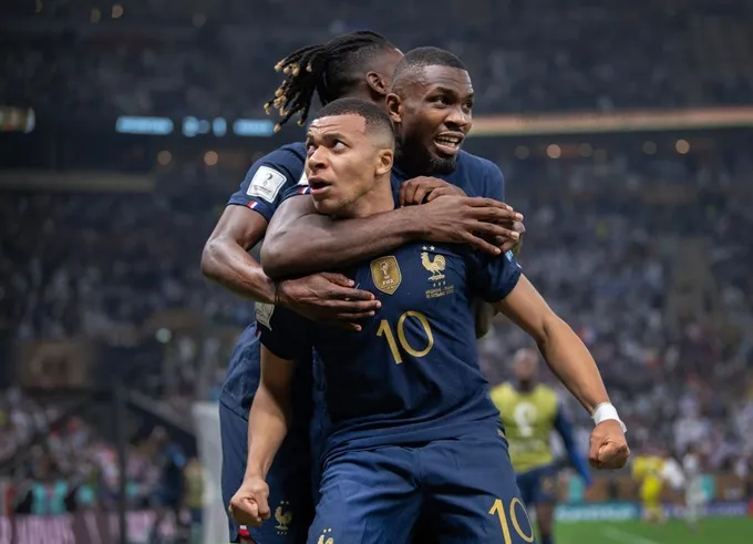 Mbappe gánh vác tương lai bóng đá Pháp - Bóng Đá