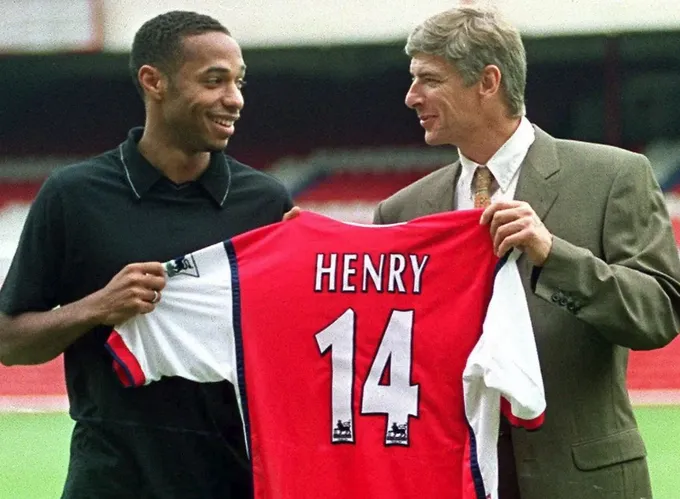 Đội hình 'bá đạo' của Arsenal thời Arsene Wenger - Bóng Đá
