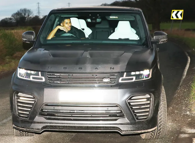 Anthony Martial and Luke Shaw return to Manchester United training ahead of Man City fixture - Bóng Đá