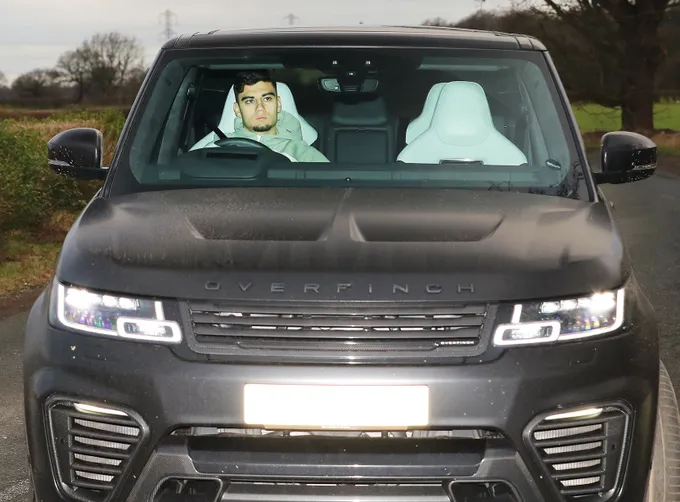 Anthony Martial and Luke Shaw return to Manchester United training ahead of Man City fixture - Bóng Đá