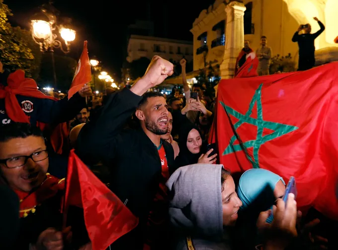 CĐV Morocco đổ ra đường khi đội nhà làm nên lịch sử - Bóng Đá