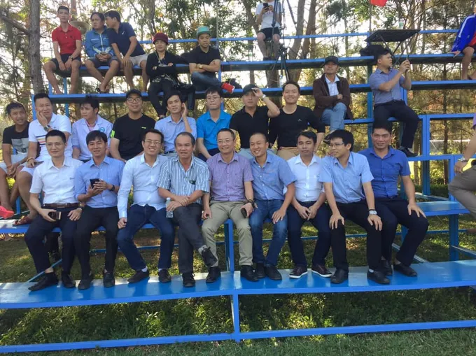 Bầu Đức cười