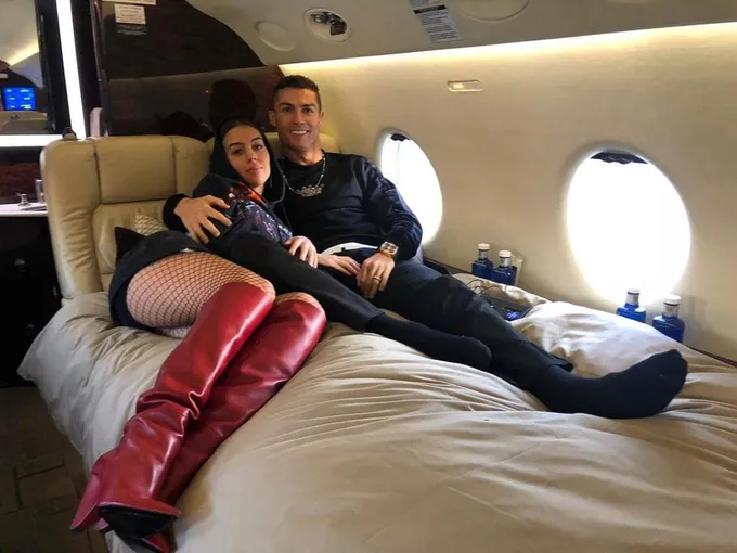 Bồ dính bầu ngoài ý muốn, Ronaldo sắp làm bố lần thứ 5 - Bóng Đá