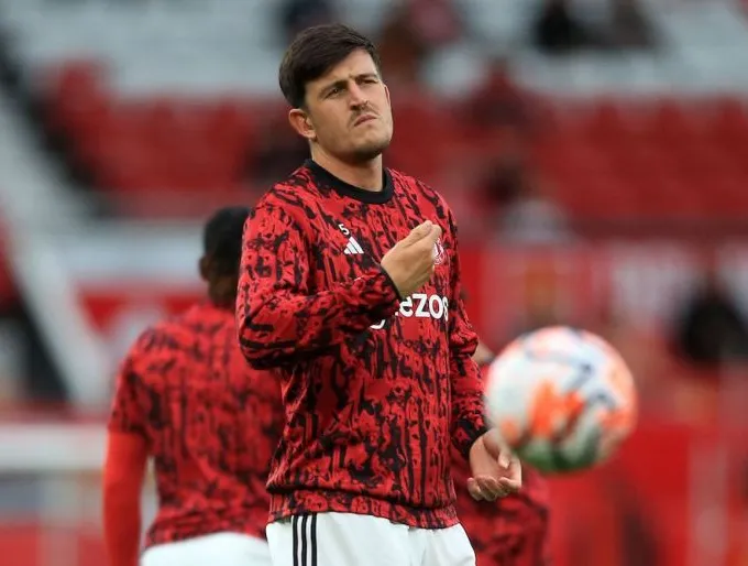 Harry Maguire reportedly stormed out of Old Trafford just minutes after Manchester United lost to Brighton - Bóng Đá