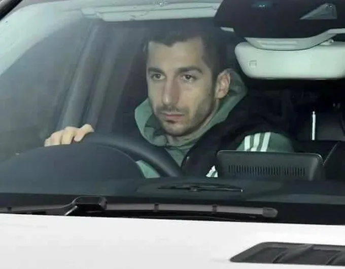 Mkhitaryan không kìm được nước mắt trong ngày chia tay Man Utd - Bóng Đá