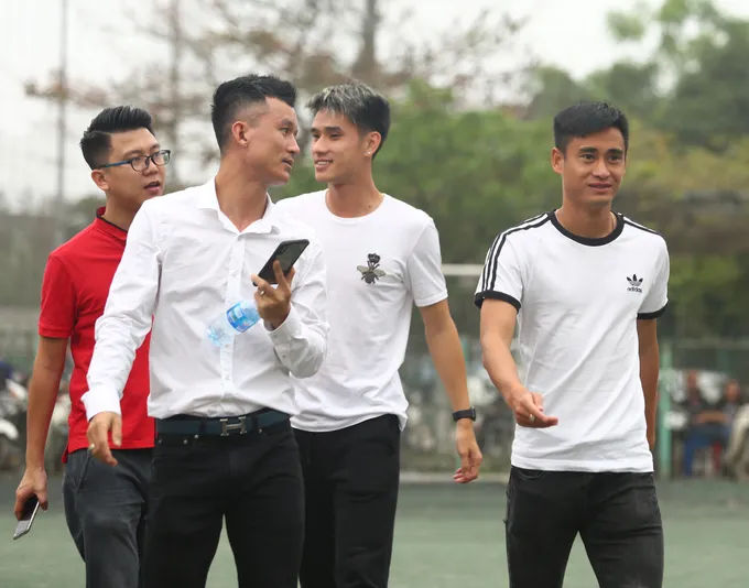 - Bóng Đá