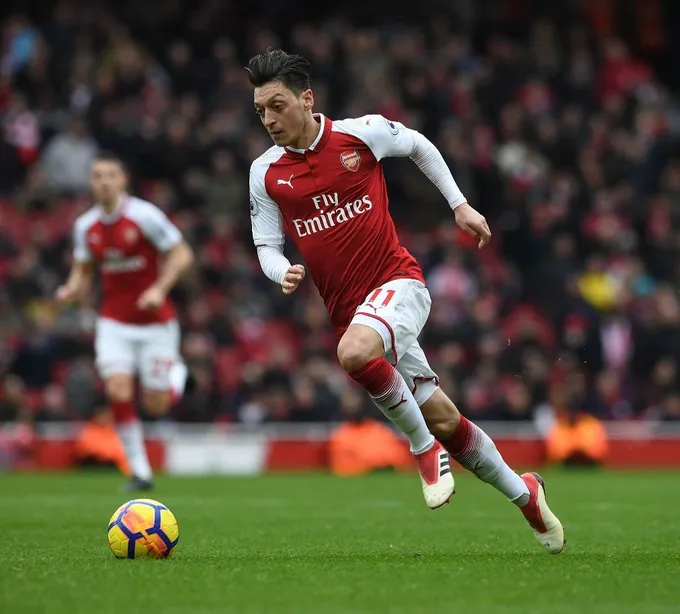 5 huyền thoại Ngoại hạng Anh đã bị Mesut Ozil vượt mặt - Bóng Đá