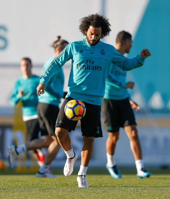Real Madrid tập luyện - Bóng Đá