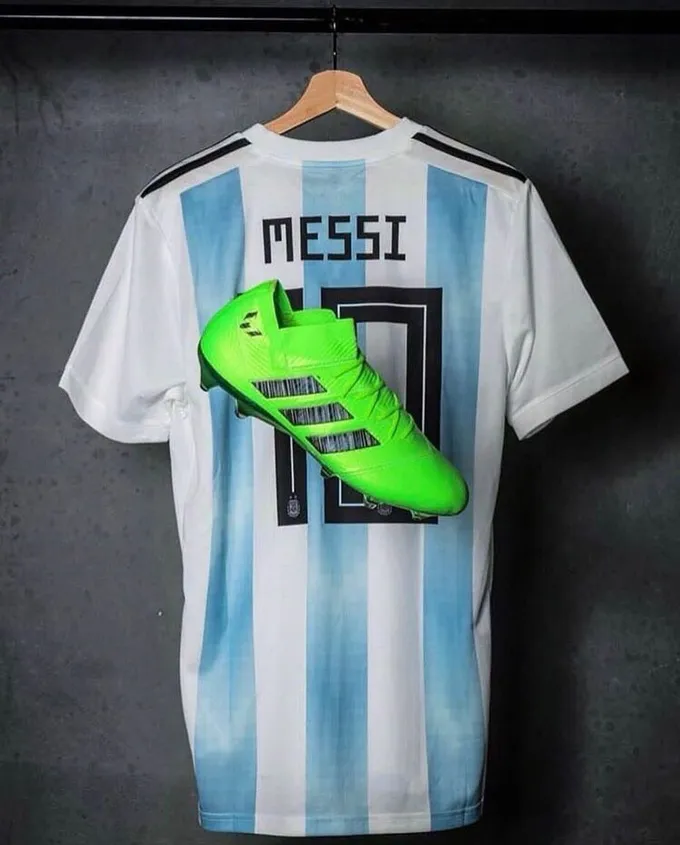 Messi ra mắt mẫu giày World Cup - Bóng Đá