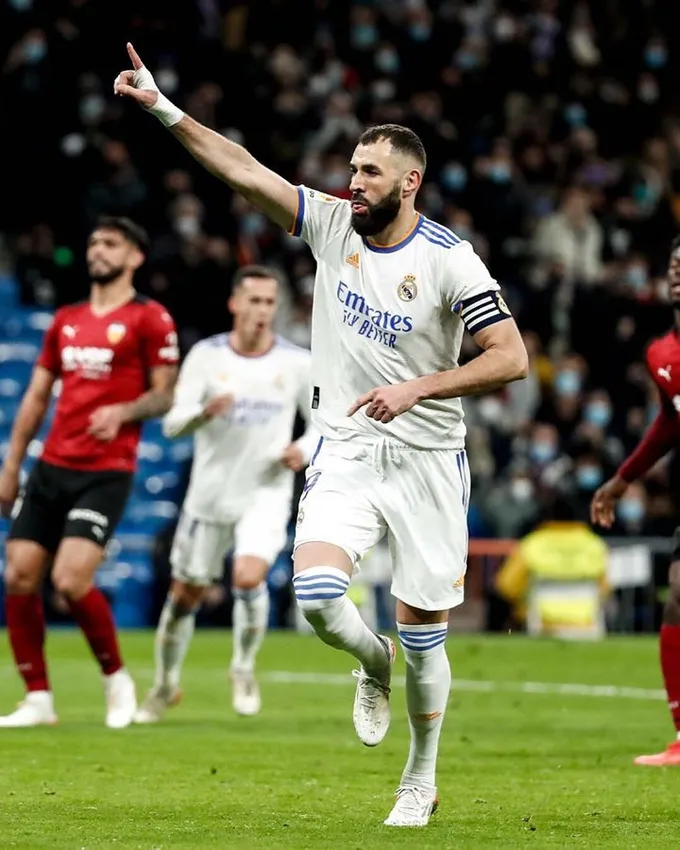 'Song sát' Benzema - Vinicius giúp Real hủy diệt Bầy dơi - Bóng Đá