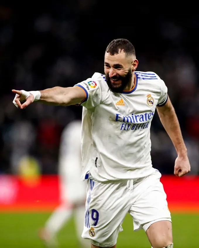 'Song sát' Benzema - Vinicius giúp Real hủy diệt Bầy dơi - Bóng Đá