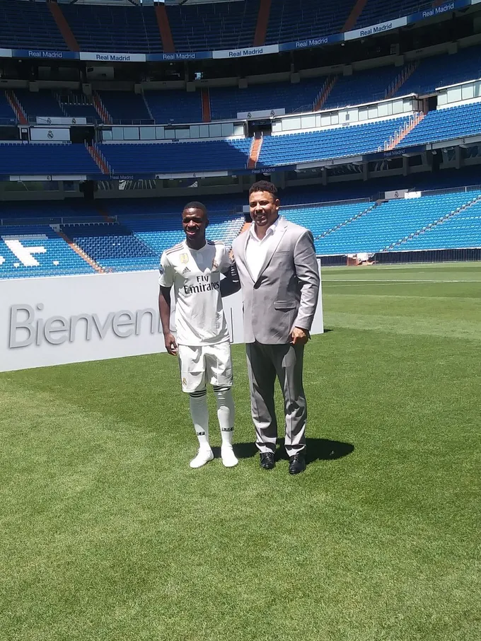 chùm ảnh vinicius jr ra mắt real - Bóng Đá