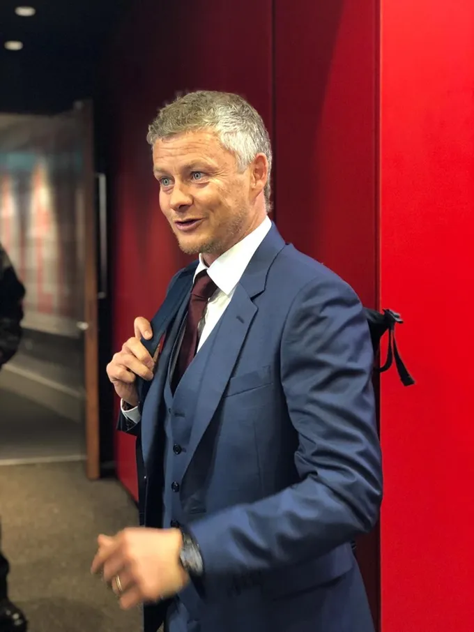 Sir Alex Solskjaer đến Old Trafford (ảnh) - Bóng Đá