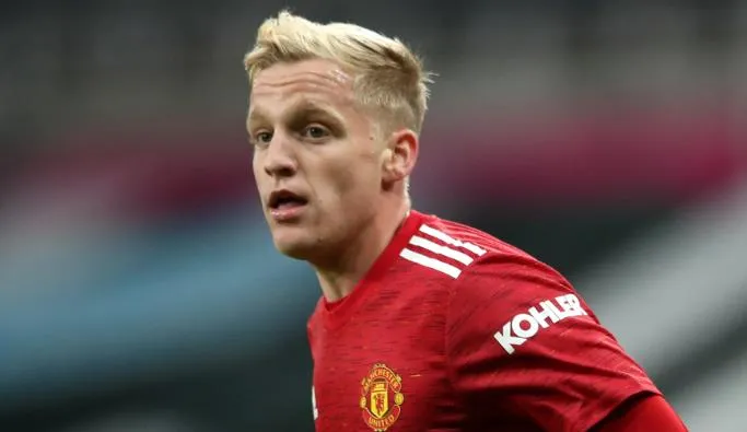 Donny van de Beek Man Utd's £39m outcast could leave by Friday as two clubs target transfer - Bóng Đá