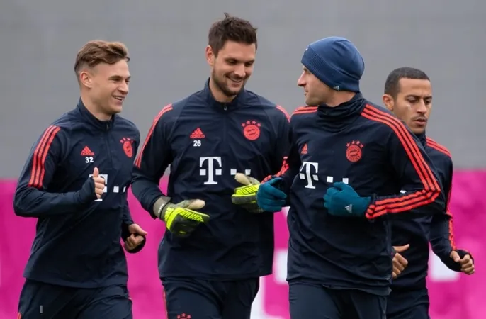 Dàn sao Bayern tươi tắn trong buổi tập đầu tiên sau