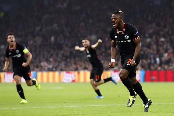 Michy Batshuayi simply asks 'why' after Jorginho's weird celebration for his goal v Ajax - Bóng Đá